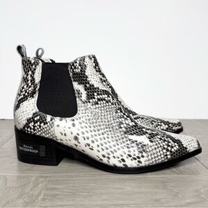 New Blondo Emelia Black White Snakeskin Chelsea Pointy Toe Bootie 7M
